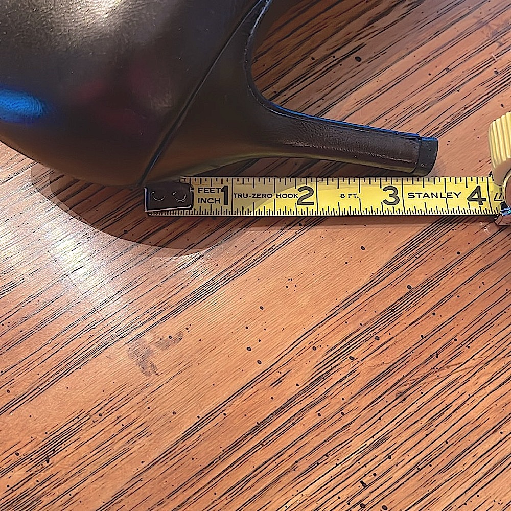 👠👠EUCClassic Style Stuart Weitzman Pointed toe Pump. Metallic dark Brown. 7.5B. - Picture 9 of 9